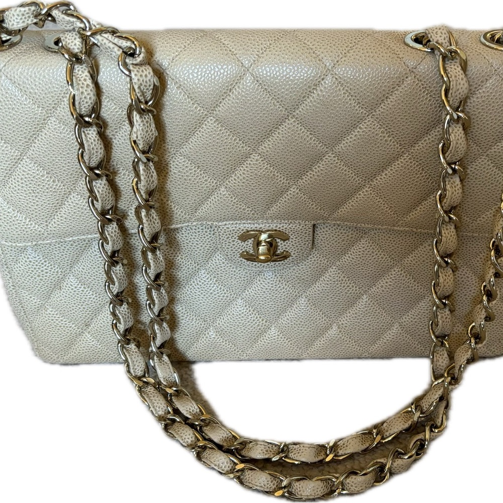 CHANEL Classic Jumbo Single Flap Shoulder Bag